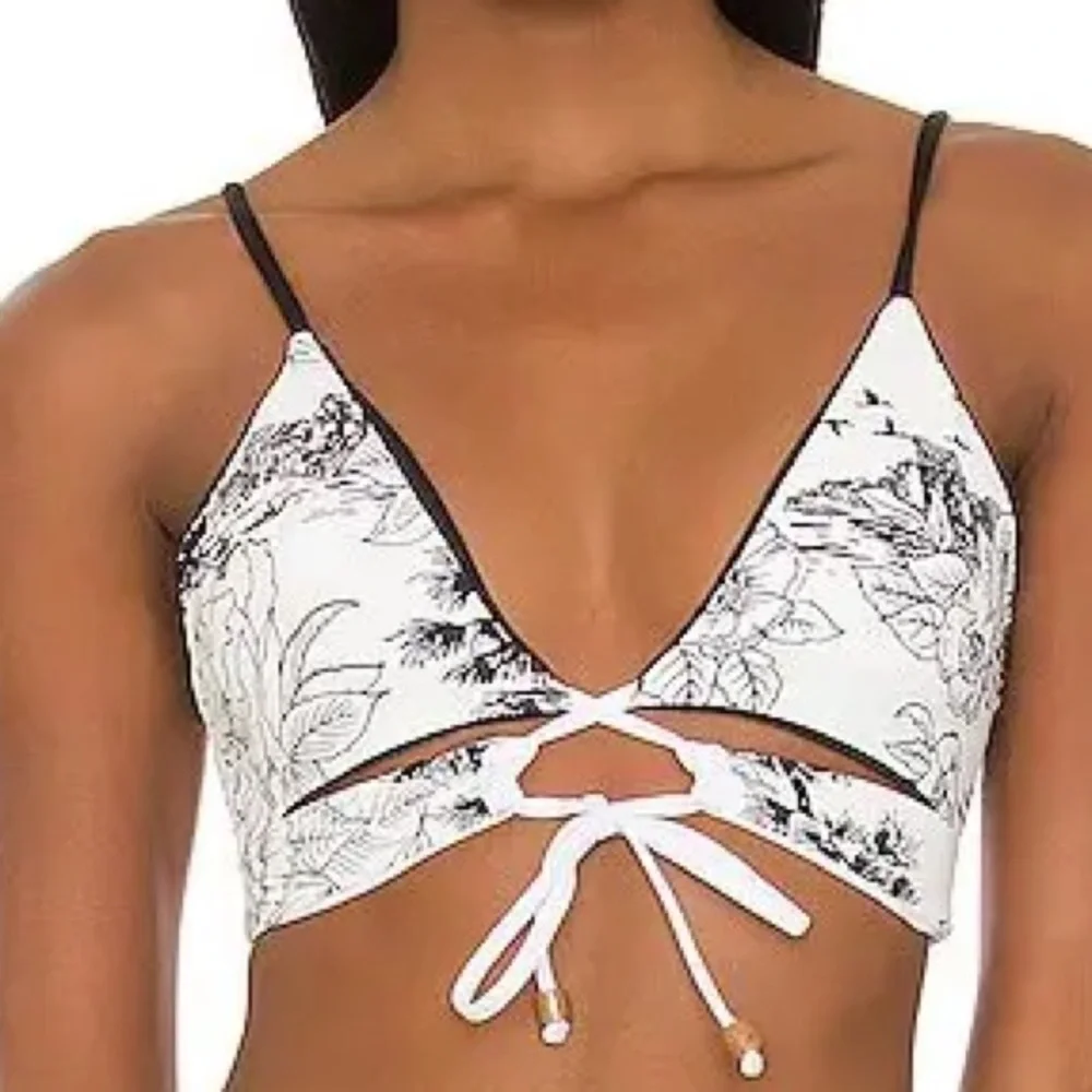 Maaji Fay reversible bikini top in black size S.